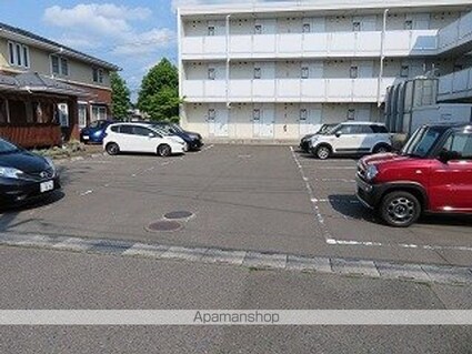フォーチュンフォレスト[1K/23.18m2]の駐車場