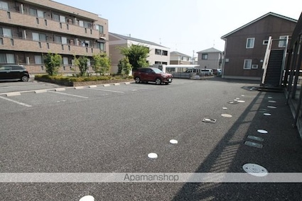 サン　トゥール　Ｂ[1K/36.65m2]の駐車場