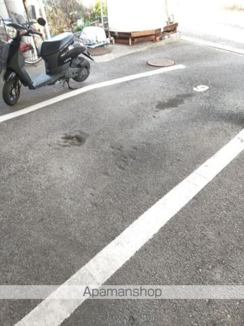 和歌山県和歌山市北島[2K/35.6m2]の駐車場