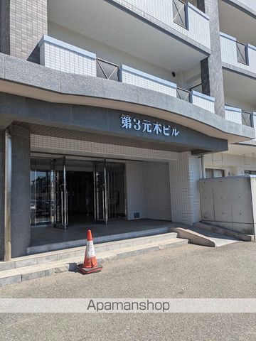 第3元木ビルの玄関写真