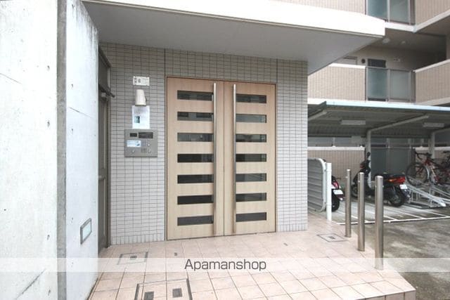 アルデール満寿美の玄関写真