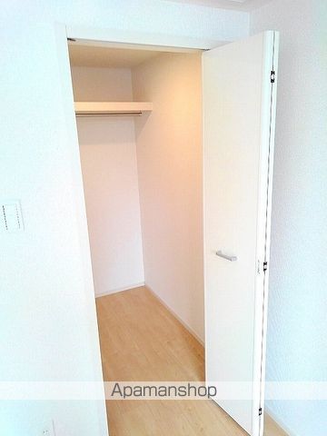 フラワーマンション中央図書館前の内装写真