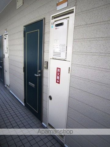 インターレジデンスB棟の外観写真