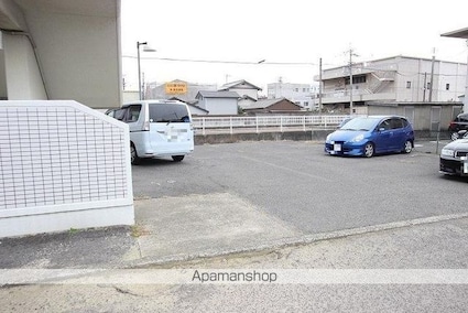 百石ハイツ[3LDK/68.25m2]の駐車場