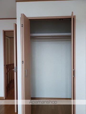 松山市 2階建 築22年の内装写真
