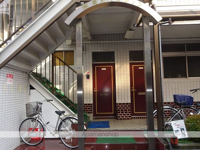 岡野マンションの玄関写真