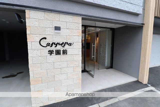 カレラ学園前の玄関写真