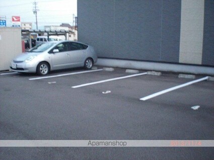 レオパレスファミーユγ[1K/28.02m2]の駐車場