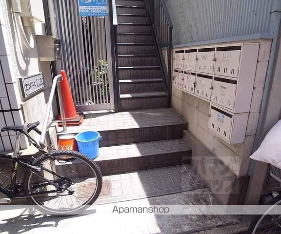 エスポアール円町東の玄関写真