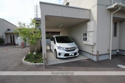 香川県高松市伏石町[1LDK/63.38m2]の駐車場