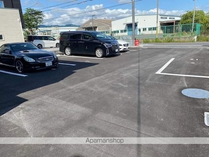 メゾン・ド・メグ大森[1LDK/32.34m2]の駐車場