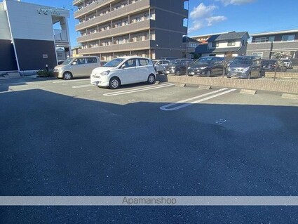 レオパレスエスト[1K/19.87m2]の駐車場