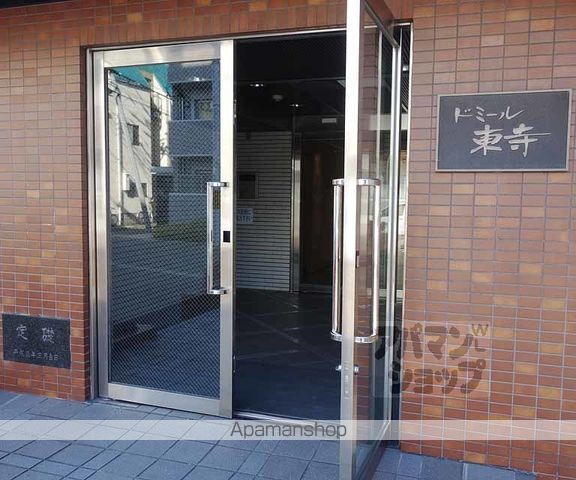 ドミール東寺の玄関写真