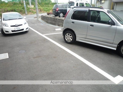 アネーロ壱番館[1K/19.7m2]の駐車場1