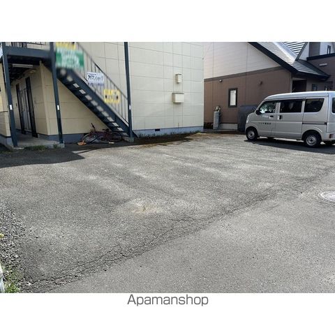 グローリアス川沿の外観写真