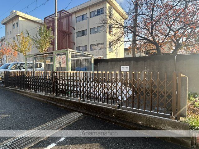 三条町住宅の玄関写真