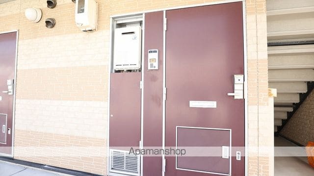 レオパレス鳥東の玄関写真