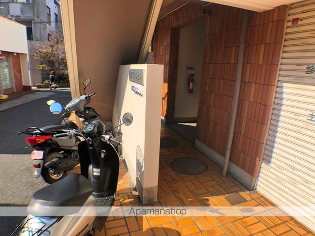 西田マンションの玄関写真