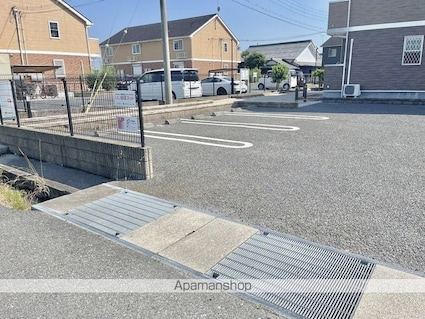 ヴィラ　アンソレイエⅢ[2DK/44.82m2]の駐車場2