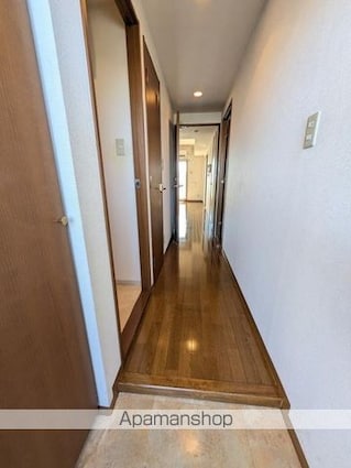 アウラ１０[2LDK/57m2]の玄関