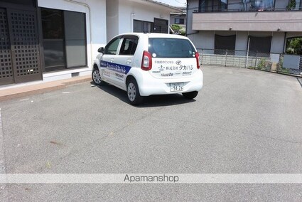 メゾン仁井[2LDK/68.39m2]の駐車場2