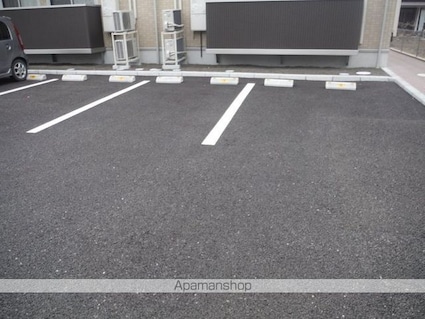 Ｇｒａｃｅ　Ｃｏｕｒｔ　Ａ[2LDK/60.68m2]の駐車場