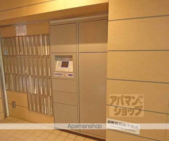 イーグルコート烏丸御池の玄関写真