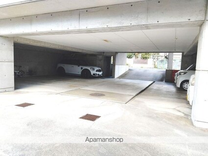 プリムローゼ青木島[1K/28.44m2]の駐車場