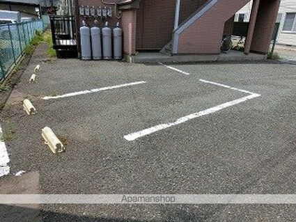 岩手県盛岡市前九年３丁目[1K/27.74m2]の駐車場
