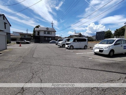 シャルマン沢村　Ａ[2LDK/55.44m2]の駐車場