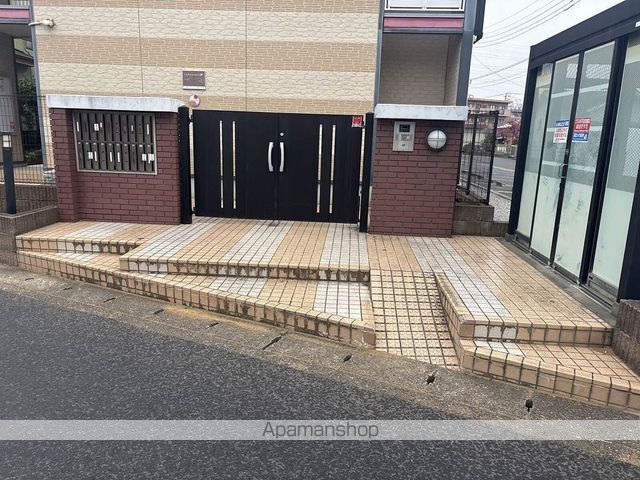 レオパレスJINの玄関写真