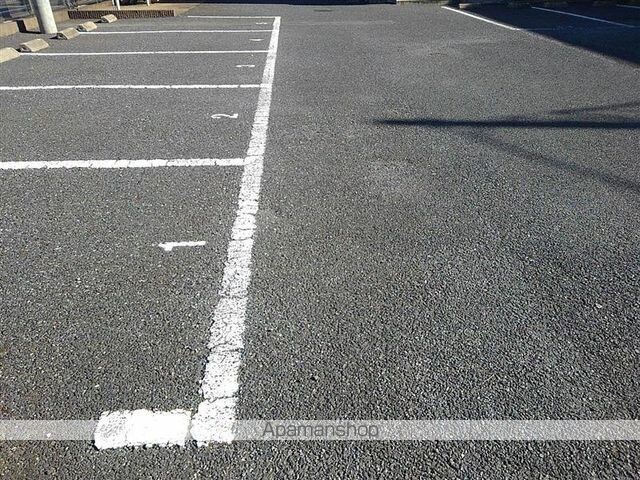 レオパレスタイラ[1K/23.61m2]の駐車場2