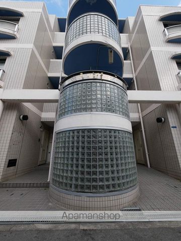 成起マンションの玄関写真