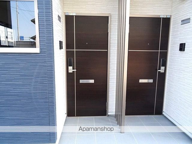 アストルティア A棟の玄関写真