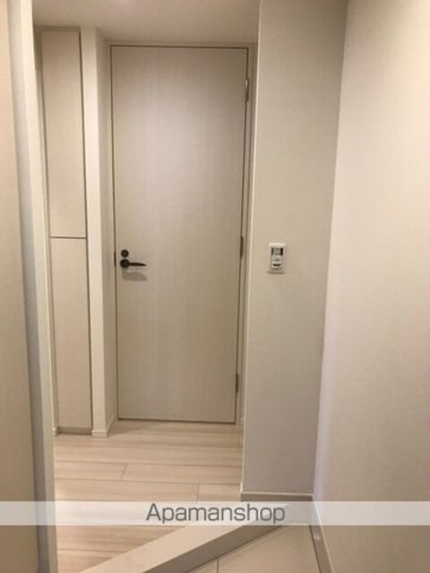 ＧＲＡＮＤ三軒茶屋ＷＥＳＴ[1K/25.77m2]の玄関