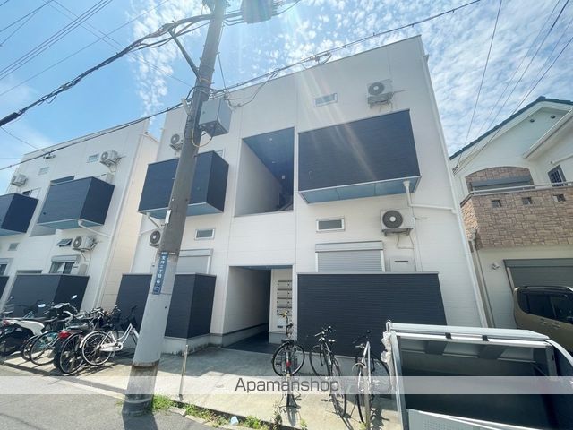 Attic宝持の外観写真