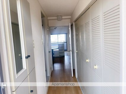 メゾン・ド・アーベリール[1R/30.4m2]の玄関