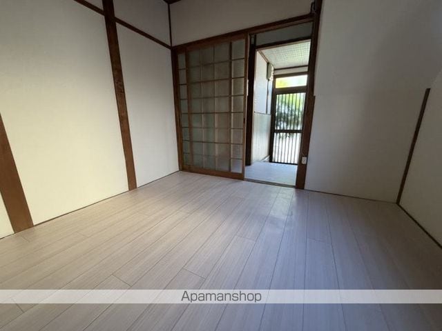 岡5丁目貸家 左の内装写真