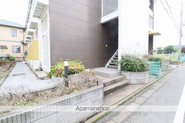 レオパレスフィールドマーシュの玄関写真
