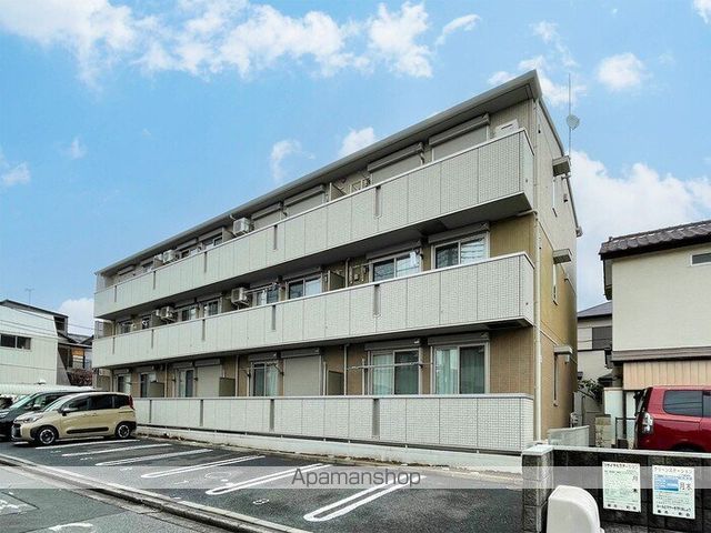 VILLA GARLAND COURTの玄関写真
