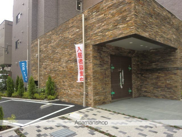 フェニックス武蔵関クアトロの玄関写真