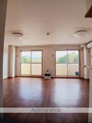 スプリングロードＡｋａｓａｋａ[1LDK/59.58m2]のリビング・居間