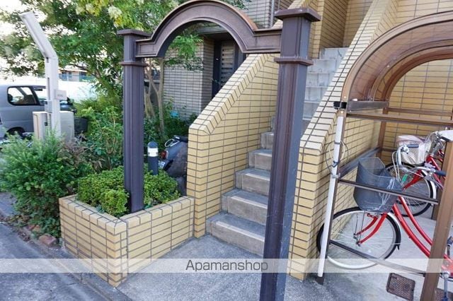 大岡ビルの玄関写真