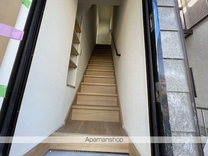 Ｍｒ．３[1K/23.16m2]の玄関