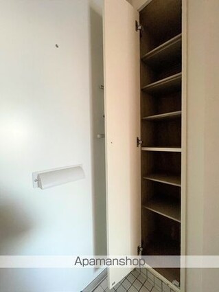 レオパレスエステート千舟[2K/32.4m2]の玄関2