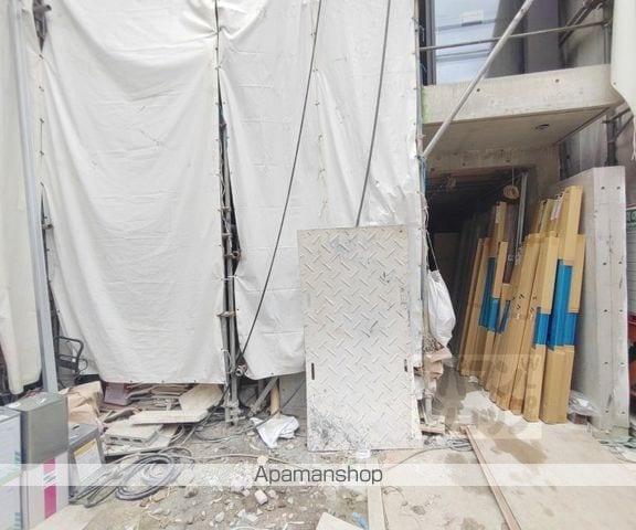 レガリア京都烏丸の玄関写真