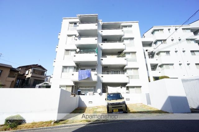 グリーンタウン東香里マンションA棟の外観写真