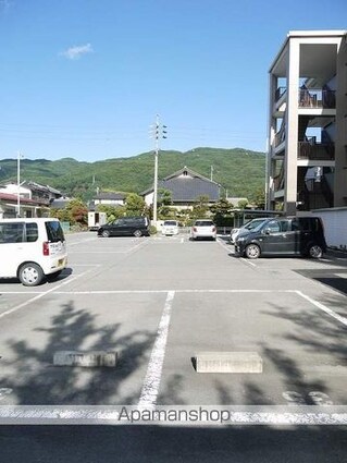 ＬｉｍｐｉａルレーヴＮ[2LDK/48.6m2]の駐車場1