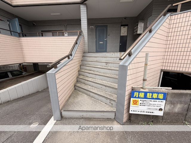 レジデンス招提の玄関写真