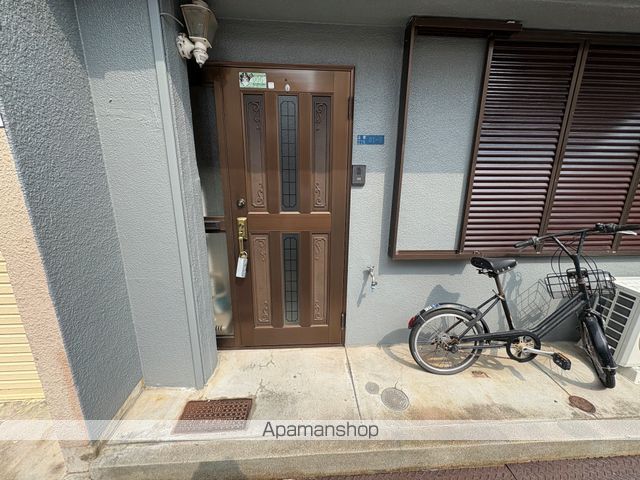 高柳ニ丁目貸家の玄関写真